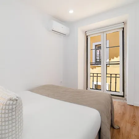 Whome Beco Flores Hideaway In Historic Лиссабон