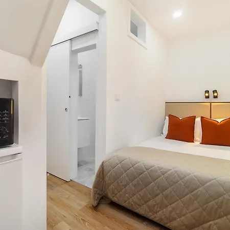 Апартаменты Whome Beco Flores Hideaway In Historic *