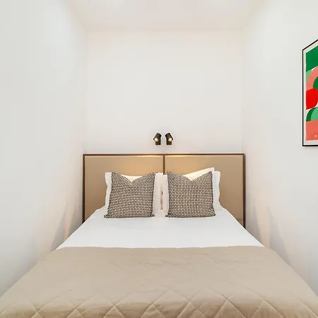 Whome Beco Flores Hideaway In Historic Appartamento Lisbona